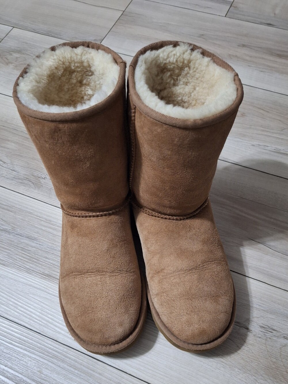 Classic UGG Women's Shearling Lined Winter Boots - Chestnut Size 10
